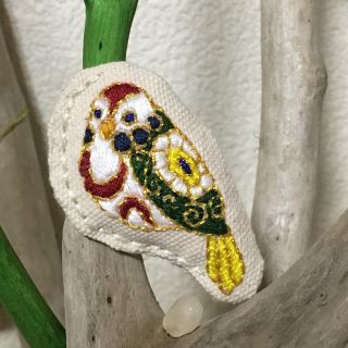 刺繍ブローチ、小鳥②(コサージュ/ブローチ)
