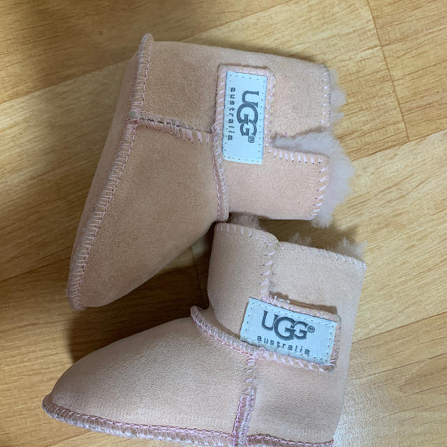 UGG(アグ)のUGG baby ピンクボアブーツ　10.5cm キッズ/ベビー/マタニティのベビー靴/シューズ(~14cm)(ブーツ)の商品写真