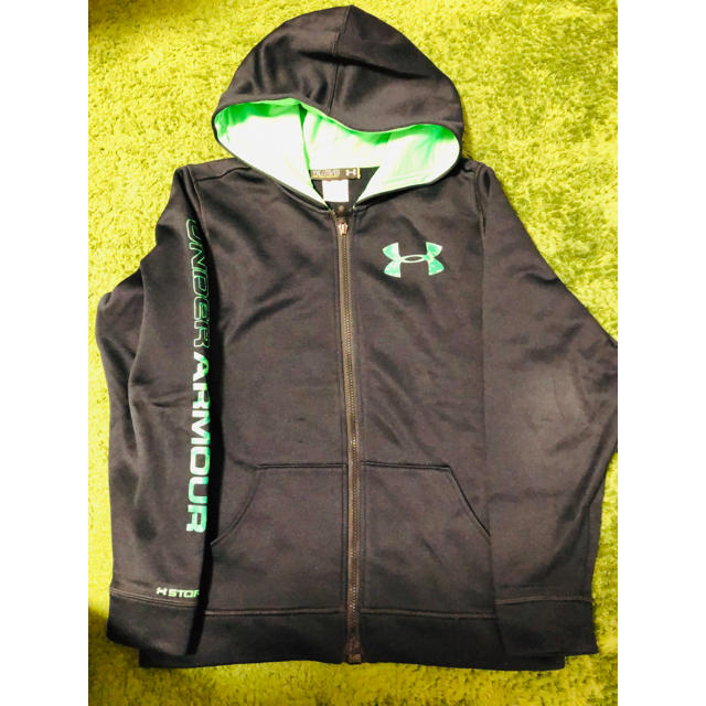 UNDER ARMOUR(アンダーアーマー)のパーカー キッズ/ベビー/マタニティのキッズ服男の子用(90cm~)(ジャケット/上着)の商品写真