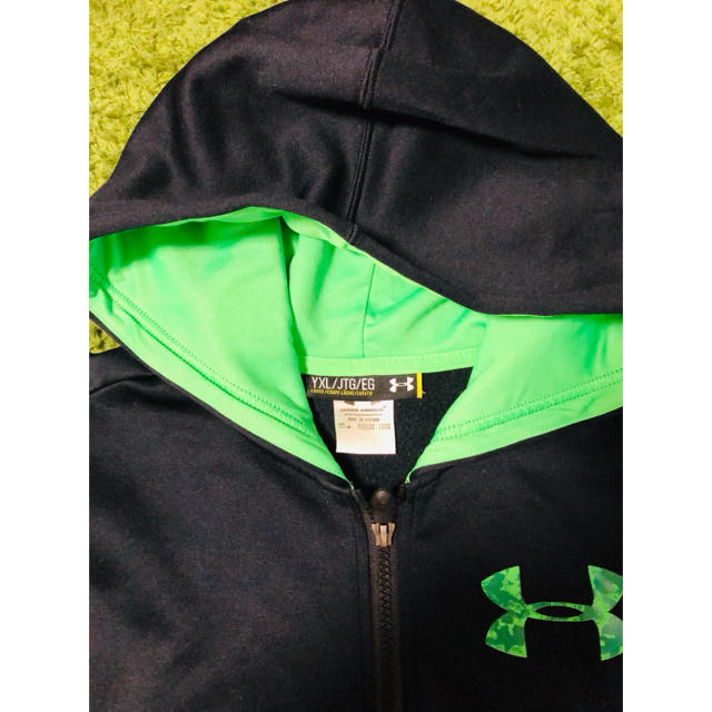 UNDER ARMOUR(アンダーアーマー)のパーカー キッズ/ベビー/マタニティのキッズ服男の子用(90cm~)(ジャケット/上着)の商品写真