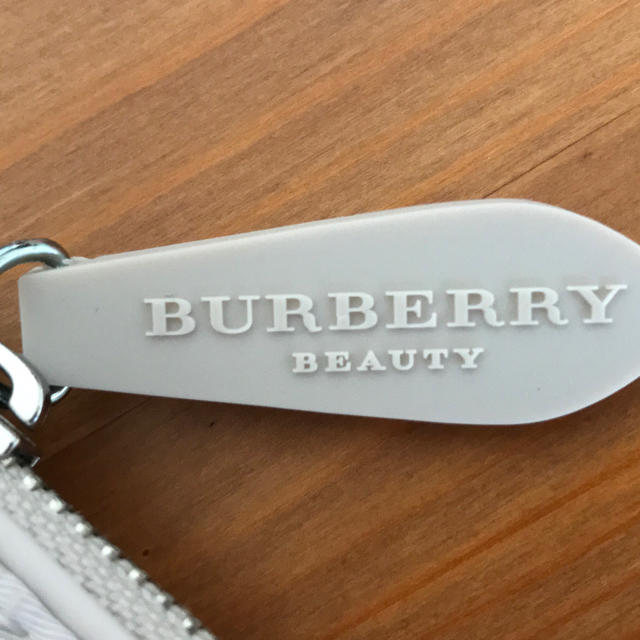 BURBERRY(バーバリー)の【新品未使用】Burberry ポーチ＆チャーム レディースのファッション小物(ポーチ)の商品写真