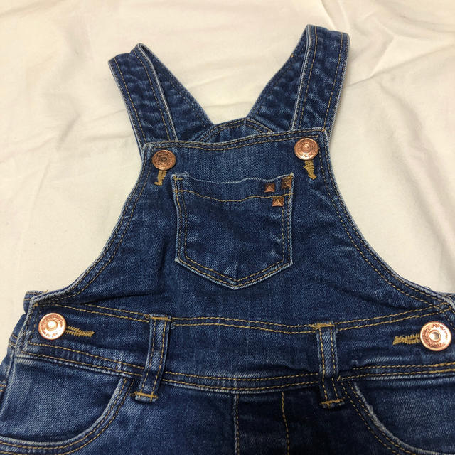 ZARA KIDS(ザラキッズ)のデニムサロペット キッズ/ベビー/マタニティのベビー服(~85cm)(ワンピース)の商品写真