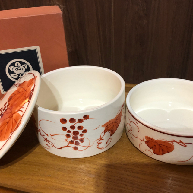 【新品＊未使用）ぶどう二段重（赤）　創作陶器　たち吉　元箱入り 1