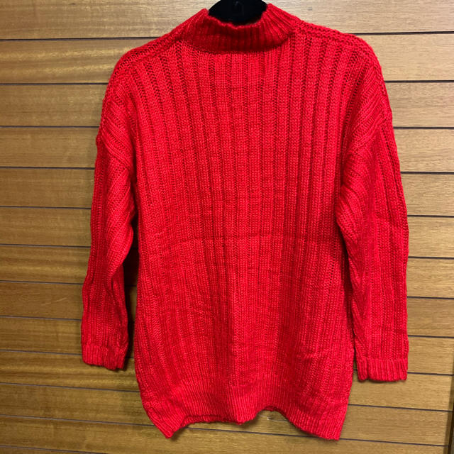 赤い薄手のセーター レディースのトップス(ニット/セーター)の商品写真