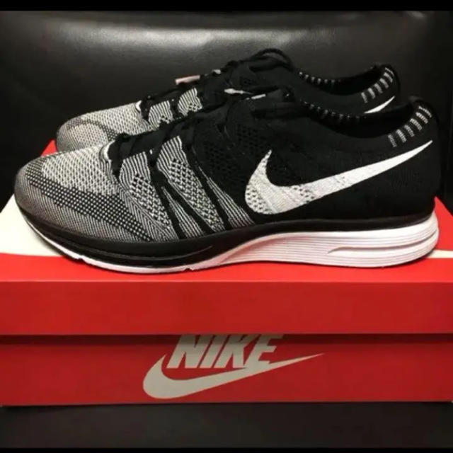 NIKE(ナイキ)のNIKE FLYKNIT TRAINER OREO 26.5cm メンズの靴/シューズ(スニーカー)の商品写真