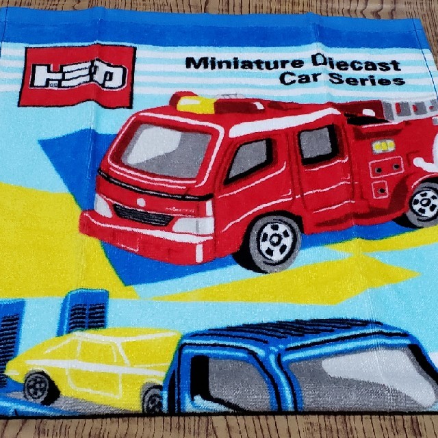 Takara Tomy(タカラトミー)のトミカフェイスタオル インテリア/住まい/日用品の日用品/生活雑貨/旅行(タオル/バス用品)の商品写真