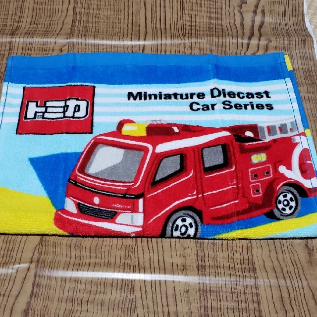 Takara Tomy(タカラトミー)のトミカフェイスタオル インテリア/住まい/日用品の日用品/生活雑貨/旅行(タオル/バス用品)の商品写真