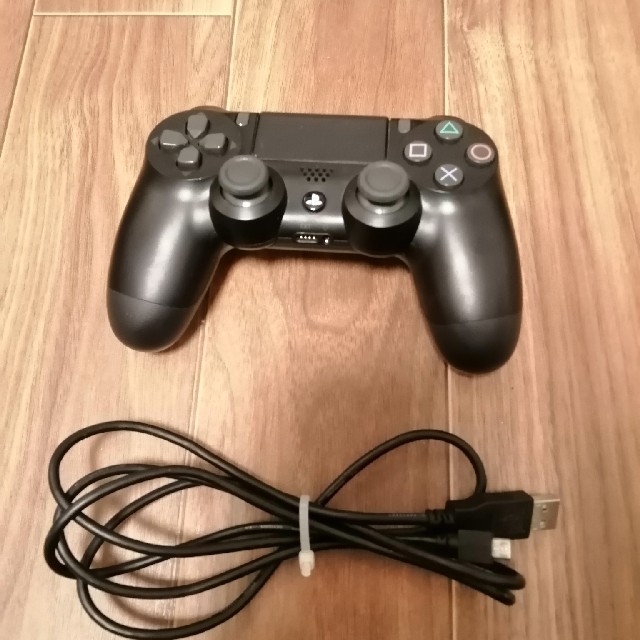 PlayStation4(プレイステーション4)のPlayStation4　ヘッドセット、ソフトセット エンタメ/ホビーのゲームソフト/ゲーム機本体(家庭用ゲーム機本体)の商品写真