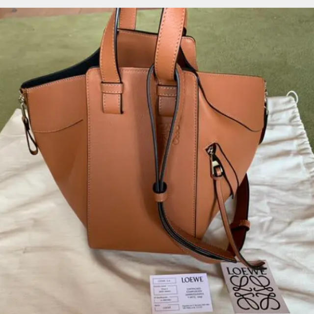 LOEWE(ロエベ)のロエベ　ハンモックスモール　タン レディースのバッグ(ハンドバッグ)の商品写真