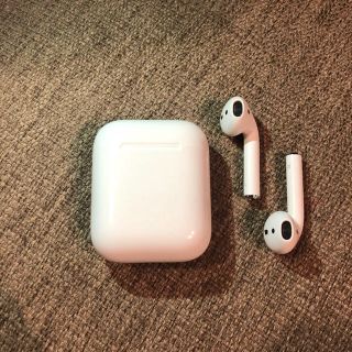 アップル(Apple)のAirpods(ヘッドフォン/イヤフォン)