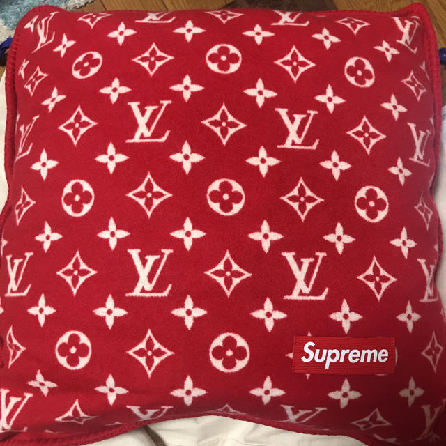 高価値 ルイヴィトン - VUITTON LOUIS シュプリーム レッド クッション