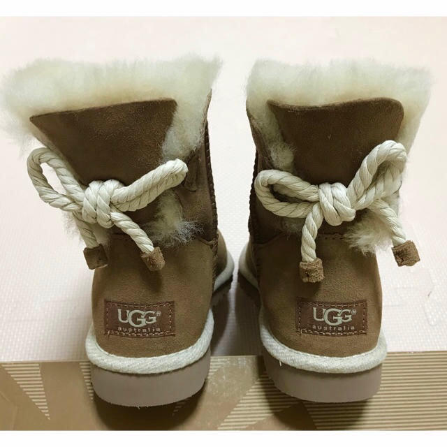 UGG(アグ)の新品未使用　UGG  ムートンブーツ　サイズ6 レディースの靴/シューズ(ブーツ)の商品写真