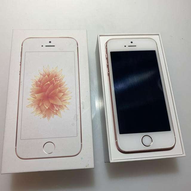 Apple(アップル)のiPhone SE 64gb simフリー ローズゴールド スマホ/家電/カメラのスマートフォン/携帯電話(スマートフォン本体)の商品写真