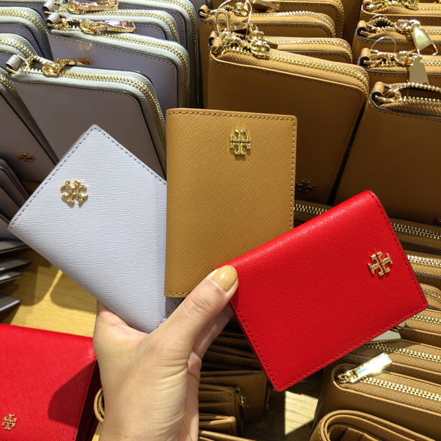 Tory Burch(トリーバーチ)のセール！トリーバーチ　カード　IDパスケース　数量限定　新色 レディースのファッション小物(パスケース/IDカードホルダー)の商品写真