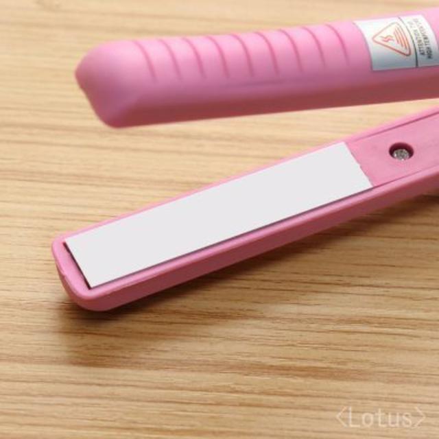 ミニ ヘアアイロン　ピンク　 コンパクトタイプ ヘアーアイロン 新品未使用 スマホ/家電/カメラの美容/健康(ヘアアイロン)の商品写真