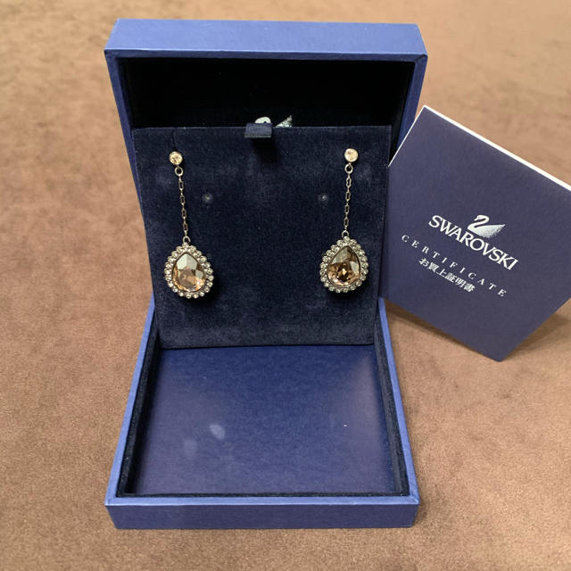高価値セリー 新品未使用❣️SWAROVSKI ピアス ロングピアス superior