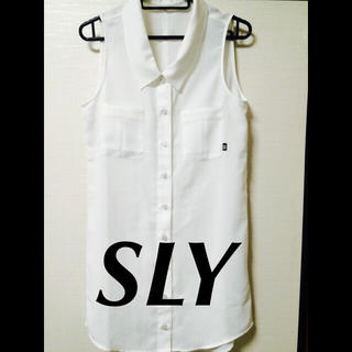 スライ(SLY)のSLY ホワイトシャツワンピ(シャツ/ブラウス(半袖/袖なし))