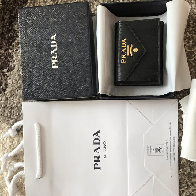 PRADA(プラダ)の値下げ！新品 未使用  プラダ  ミニ財布  黒 レディースのファッション小物(財布)の商品写真