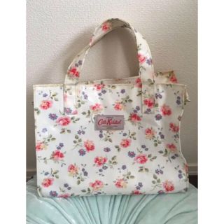 キャスキッドソン(Cath Kidston)の♥︎Cath Kidston♥︎キャスキッドソン トートバッグ 白花柄(トートバッグ)