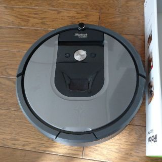 アイロボット(iRobot)のルンバ960(掃除機)