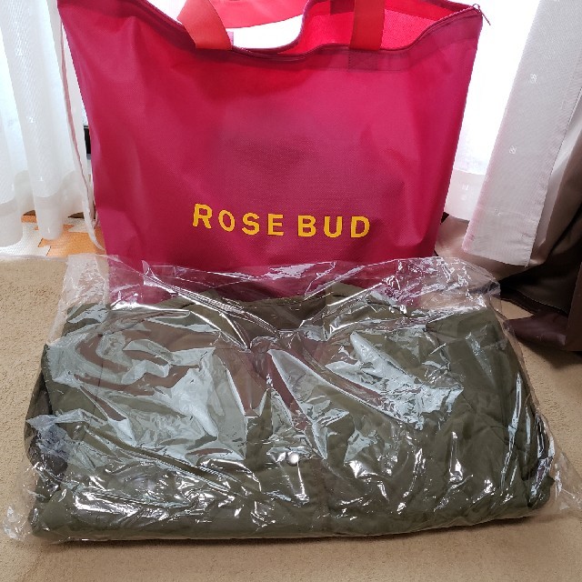 ROSE BUD(ローズバッド)の新品未使用未開封☆ROSE BUD　キルティングコート　 レディースのジャケット/アウター(ロングコート)の商品写真