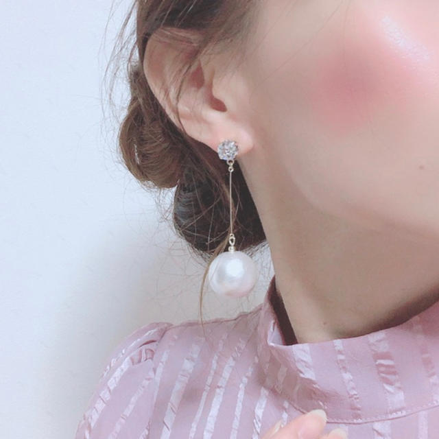 SWAROVSKI(スワロフスキー)のス気まぐれ値下げ✩︎ワロフスキーと揺れる大粒コットンパール20mm ハンドメイドのアクセサリー(ピアス)の商品写真