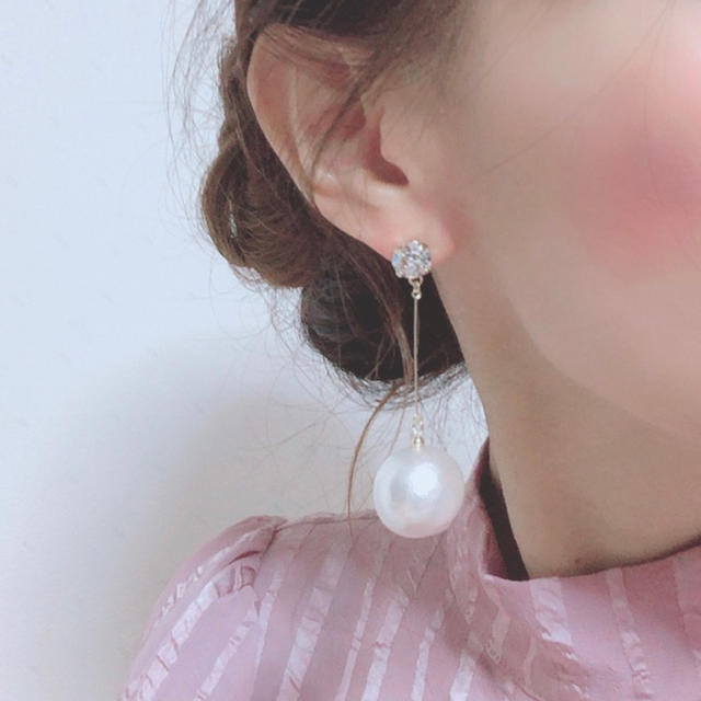 SWAROVSKI(スワロフスキー)のス気まぐれ値下げ✩︎ワロフスキーと揺れる大粒コットンパール20mm ハンドメイドのアクセサリー(ピアス)の商品写真