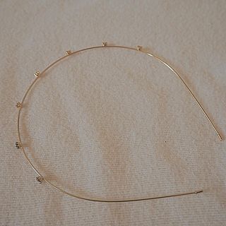 ザラ(ZARA)の【minami様専用】ヘアカチューシャ　ゴールド　ストーン付き(カチューシャ)