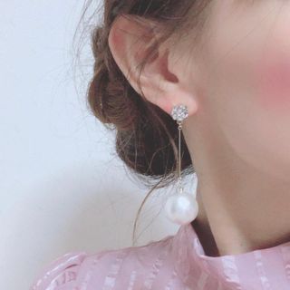 スワロフスキー(SWAROVSKI)のスワロフスキーと揺れる大粒コットンパール18mm(ピアス)