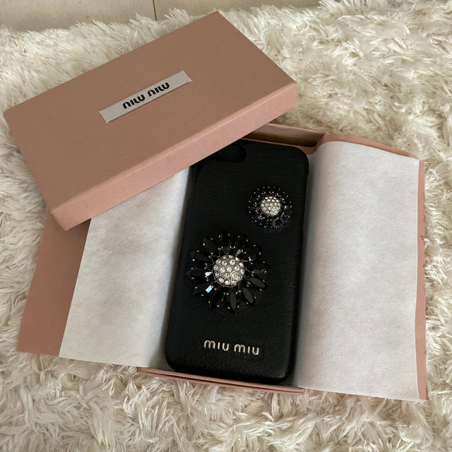 miumiu(ミュウミュウ)のミュウミュウiPhoneケース スマホ/家電/カメラのスマホアクセサリー(iPhoneケース)の商品写真