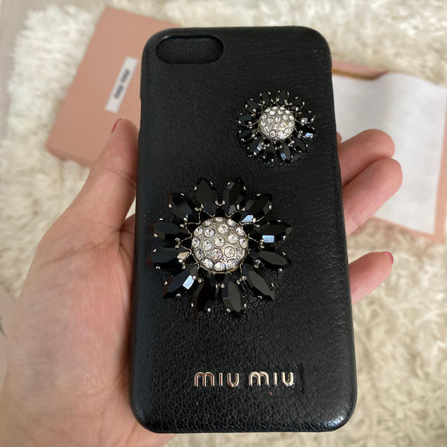 miumiu(ミュウミュウ)のミュウミュウiPhoneケース スマホ/家電/カメラのスマホアクセサリー(iPhoneケース)の商品写真