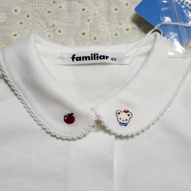 familiar(ファミリア)の新品♡現行品 ファミリア  ブラウス りあちゃん りんご刺繍 80cm① キッズ/ベビー/マタニティのベビー服(~85cm)(シャツ/カットソー)の商品写真