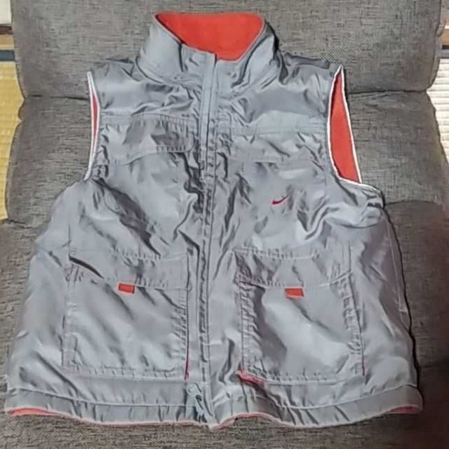 NIKE(ナイキ)のNIKE120cmベスト　リバーシブル美品 キッズ/ベビー/マタニティのキッズ服男の子用(90cm~)(ジャケット/上着)の商品写真