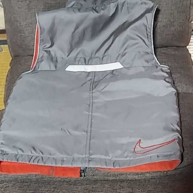 NIKE(ナイキ)のNIKE120cmベスト　リバーシブル美品 キッズ/ベビー/マタニティのキッズ服男の子用(90cm~)(ジャケット/上着)の商品写真