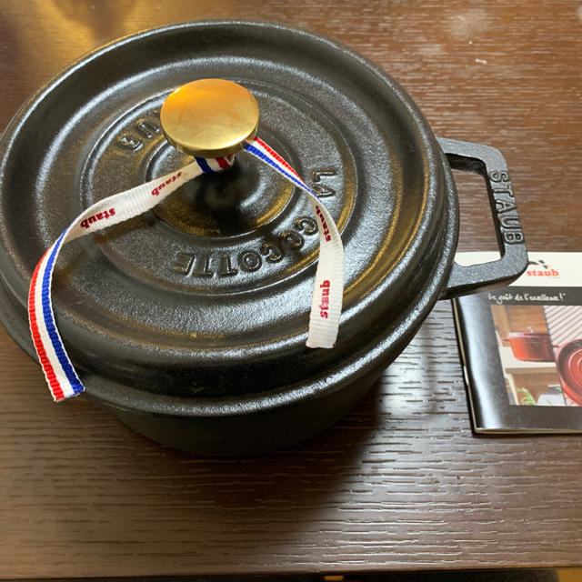 STAUB(ストウブ)のSTAUB ココット　ラウンド20cm インテリア/住まい/日用品のキッチン/食器(鍋/フライパン)の商品写真