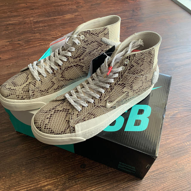 27.0 SOULLAND NIKE SB BLAZER MID QS