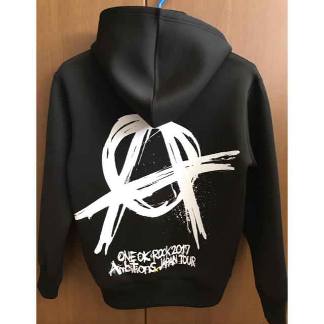 ONE OK ROCK(ワンオクロック)の[美品]ONE OK ROCK Anbitions2017 パーカー レディースのトップス(パーカー)の商品写真