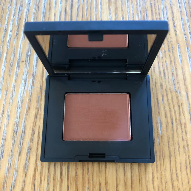 NARS(ナーズ)の【美品】NARS シングルアイシャドウ 5314 コスメ/美容のベースメイク/化粧品(アイシャドウ)の商品写真