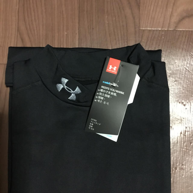 UNDER ARMOUR(アンダーアーマー)の40％オフ アンダーアーマー YMD ブラック 冬用 アンダーシャツ ジュニア スポーツ/アウトドアのサッカー/フットサル(ウェア)の商品写真