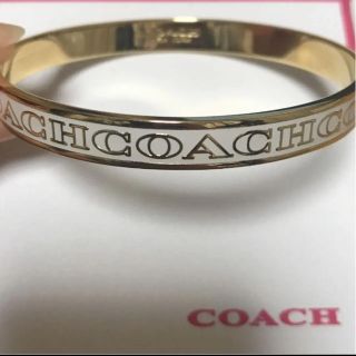 コーチ(COACH)のcoach  ロゴバングルゴールド 美品(ブレスレット/バングル)