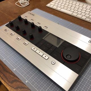 Native Instruments KORE2 コントローラ(MIDIコントローラー)