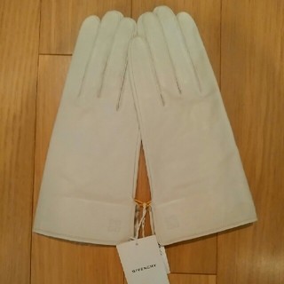 ジバンシィ(GIVENCHY)の新品タグ付き　GIVENCHY 羊革手袋 ラビットファー (手袋)