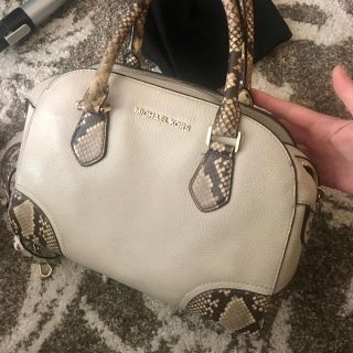 マイケルコース(Michael Kors) クリーム ハンドバッグ(レディース)の