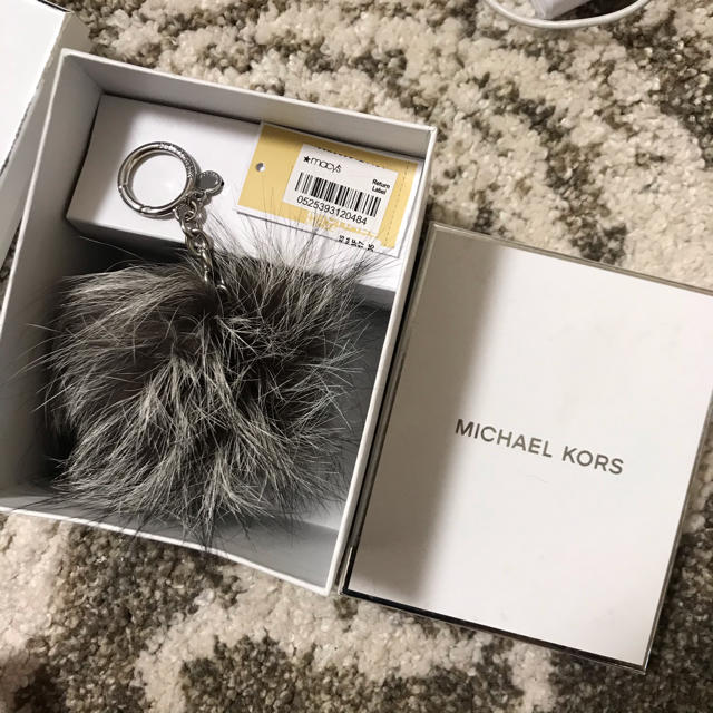 Michael Kors(マイケルコース)のマイケルコース　ファーチャーム　キーホルダー ハンドメイドのファッション小物(バッグチャーム)の商品写真