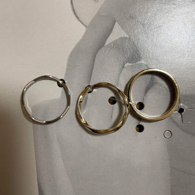 プチプラのあや しまむら アクセサリー 指輪3つ レディースのアクセサリー(リング(指輪))の商品写真