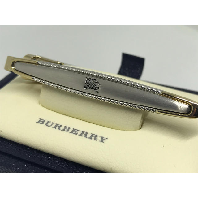 BURBERRY(バーバリー)の新品未使用　バーバリー　シルバー　サイドGOLD ネクタイピン　タイピン  メンズのファッション小物(ネクタイピン)の商品写真