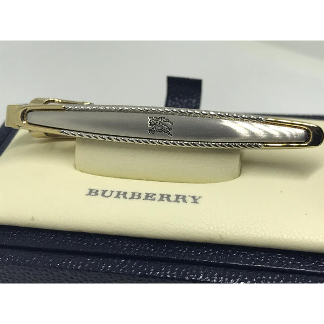 BURBERRY(バーバリー)の新品未使用　バーバリー　シルバー　サイドGOLD ネクタイピン　タイピン  メンズのファッション小物(ネクタイピン)の商品写真