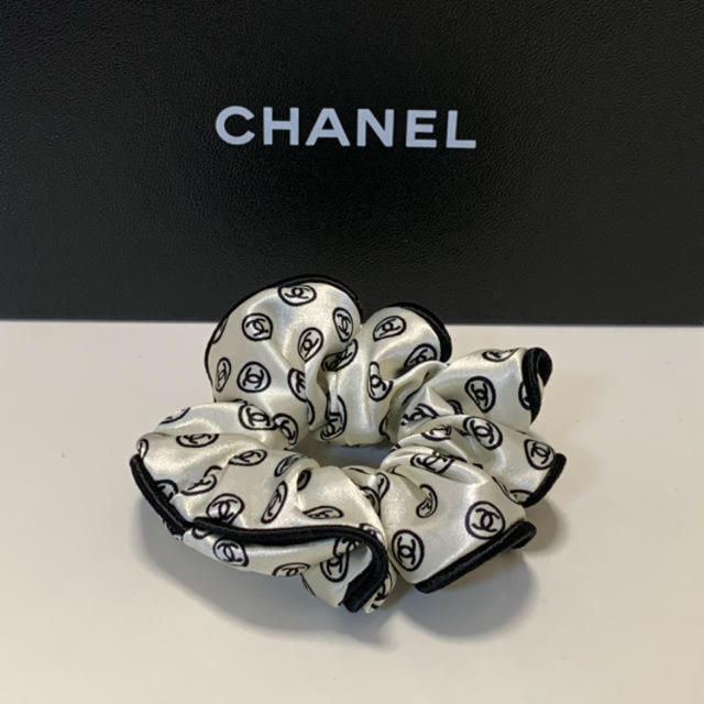 CHANEL(シャネル)のシャネル ノベルティ シュシュ エンタメ/ホビーのコレクション(ノベルティグッズ)の商品写真