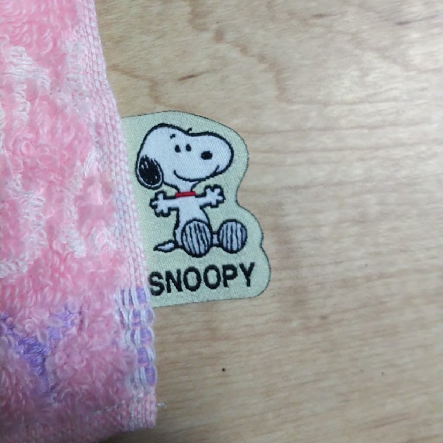 SNOOPY(スヌーピー)の新品未使用 スヌーピー  ハンドタオル レディースのファッション小物(ハンカチ)の商品写真