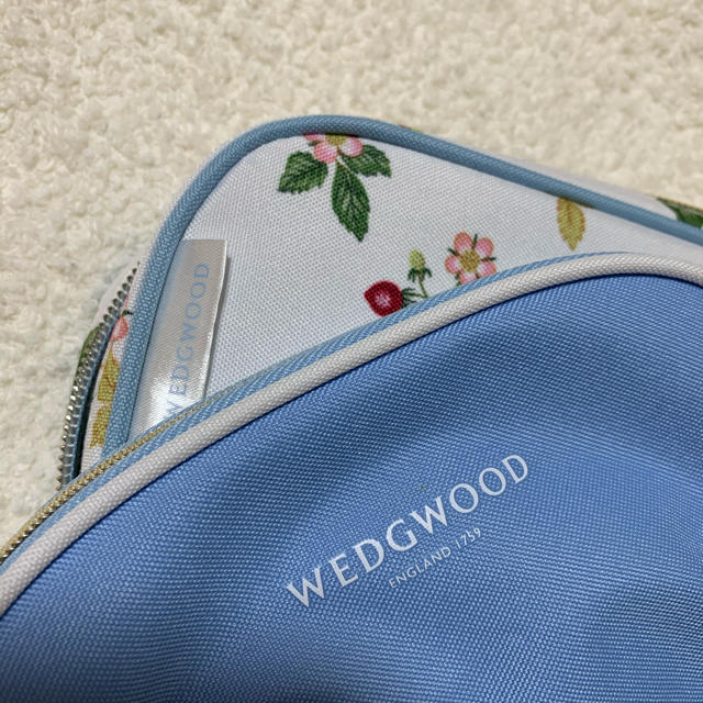 WEDGWOOD(ウェッジウッド)の【らんまる様専用】ウェッジウッド　セブンイレブン限定　コスメケース　ポーチ付 レディースのファッション小物(ポーチ)の商品写真